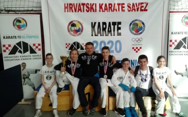 Sedam medalja sa prvenstva Hrvatske - Karate klub Mladost - Grad Ivanić-Grad 20180414_170606